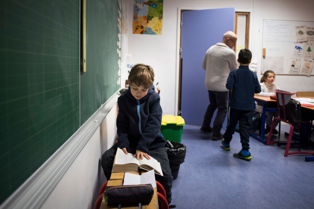 École: les compétences en lecture sont stables en France mais sous la moyenne européenne