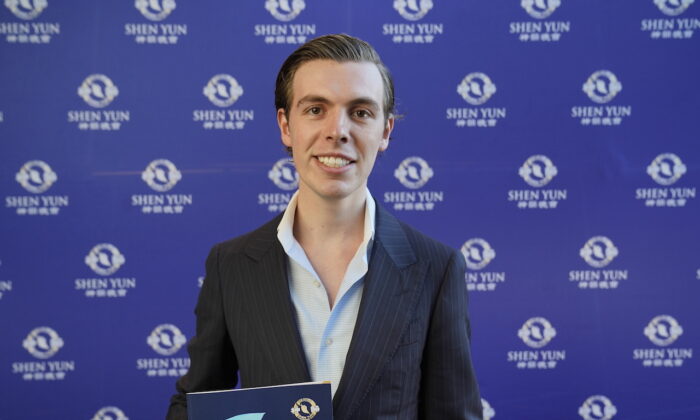 Un PDG du secteur des médias touché par les valeurs universelles présentées par Shen Yun