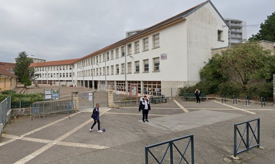 Besançon: leur fille se casse les dents dans la cour d’école, les parents réclament 19.000 euros à la Ville