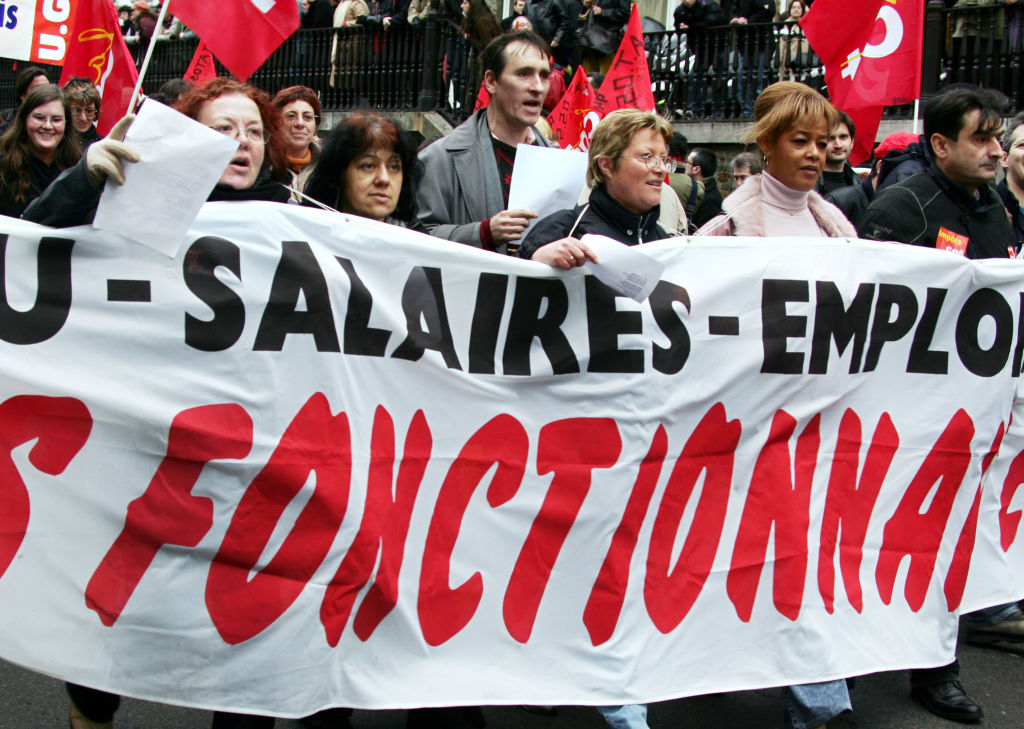 Salaires des fonctionnaires: le gouvernement abat ses cartes