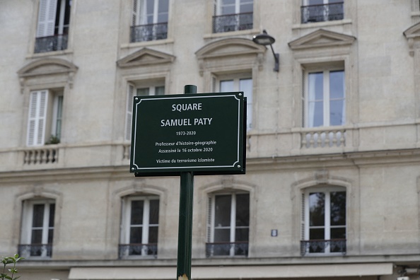 Paris: la plaque en hommage à Samuel Paty de nouveau vandalisée, pour la sixième fois