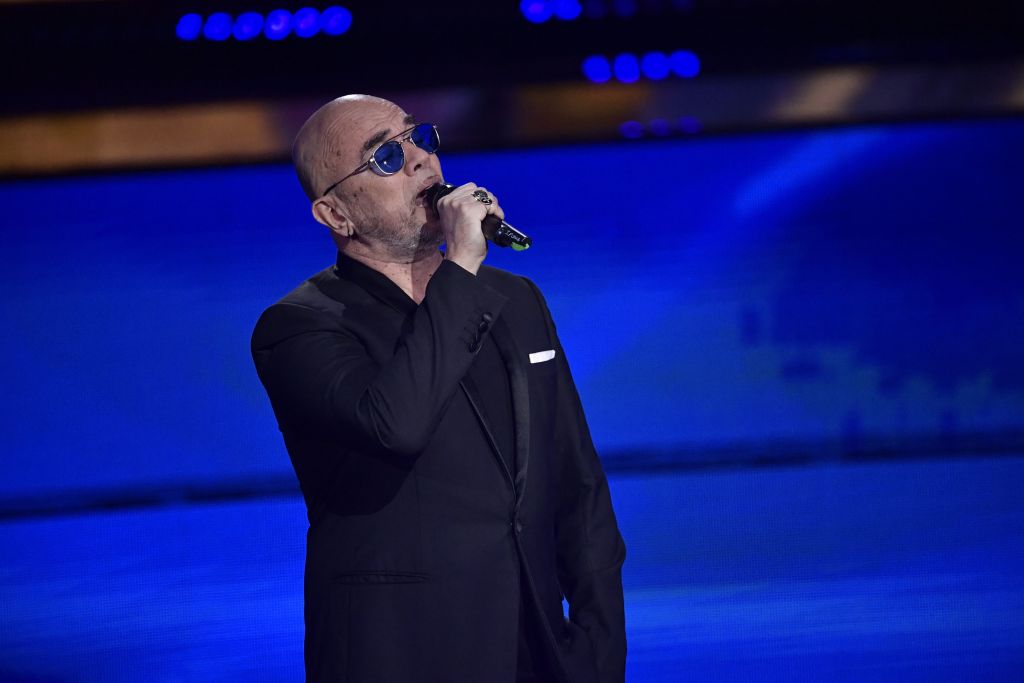 «C&rsquo;est pour Daniel Lévi»: Pascal Obispo rend un bel hommage au chanteur disparu