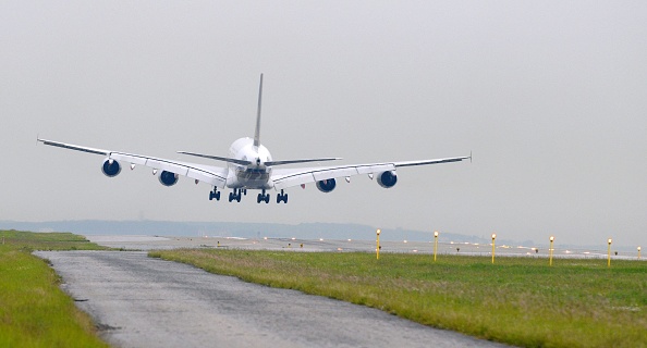 Emmanuel Macron annonce un plan de soutien au développement de l&rsquo;avion vert