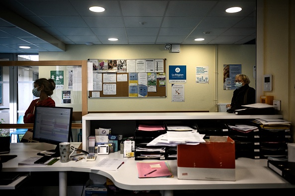 Déserts médicaux: les députés serrent un peu la vis aux soignants