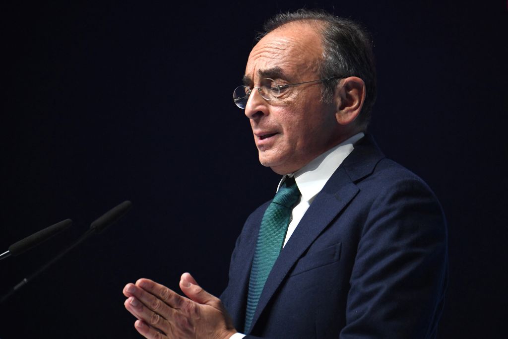 «Une agression absolument honteuse»: Éric Zemmour en colère après les violences qui ont perturbé sa séance de dédicaces à Brest