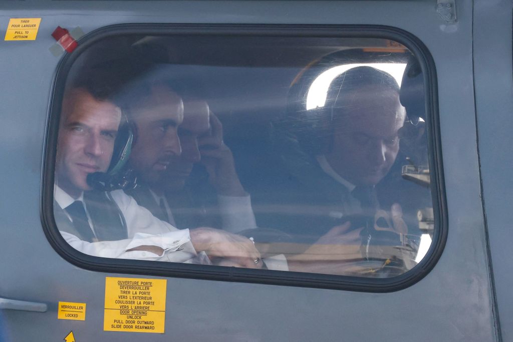 Soupçonné d&rsquo;avoir tiré un fumigène sur l&rsquo;hélicoptère d&rsquo;Emmanuel Macron, un homme est écroué