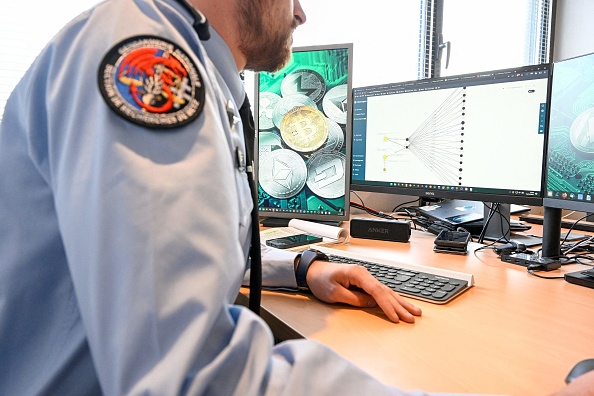 Le gendarme du renseignement veut plus de pouvoir pour contrôler les services