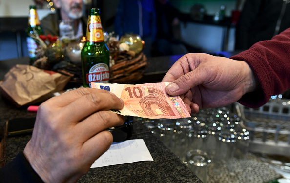 Billets et pièces doivent être acceptés dans les commerces, rappelle le Comité national des moyens de paiement