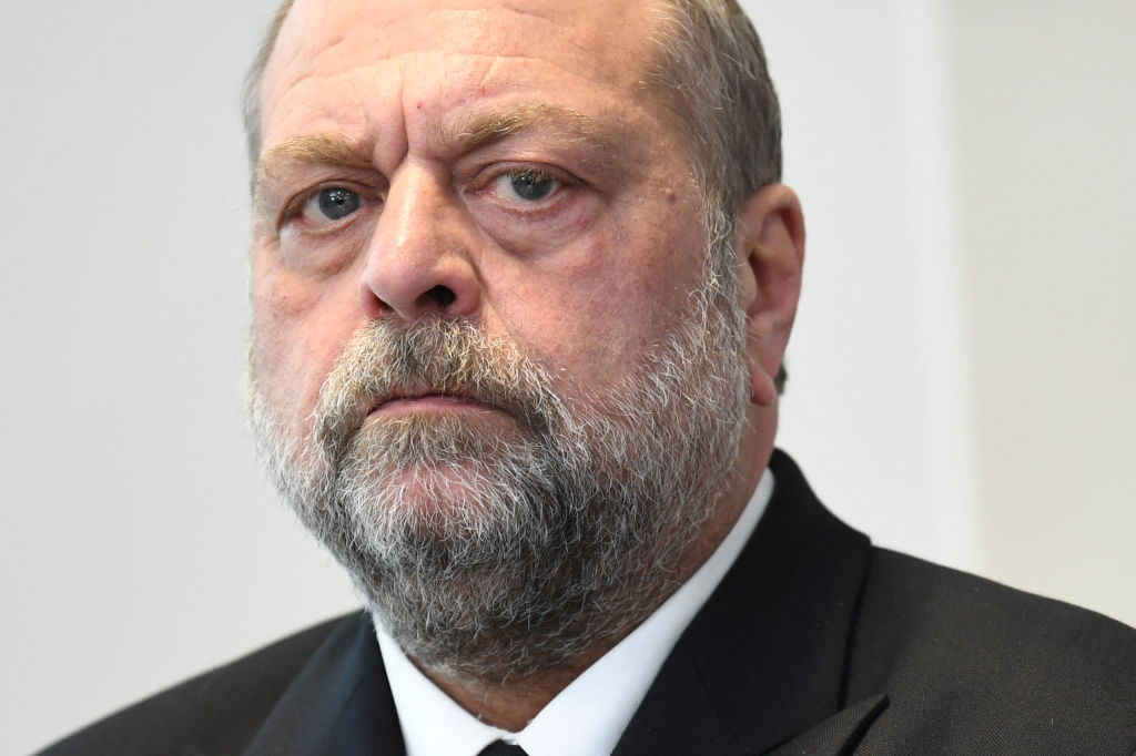 Violences: Dupond-Moretti appelle à une réponse judiciaire ferme, y compris pour les parents