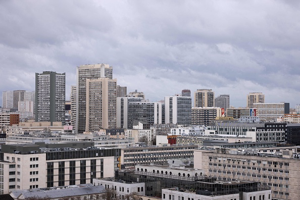 Logement: Élisabeth Borne détaille un plan sans surprise, déception voire colère des professionnels