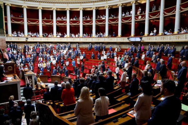 Au moins sept blessés dont six enfants en bas âge dans une attaque au couteau, un homme interpellé