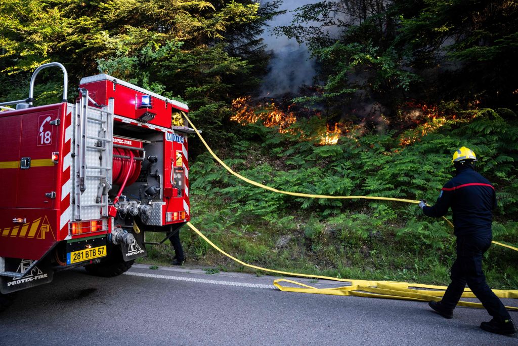 Incendie en cours dans les Vosges, les flammes «progressent doucement»