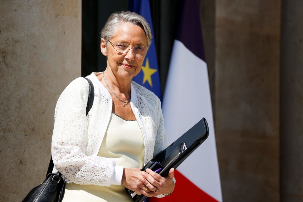 Immigration: Élisabeth Borne prête à discuter des « modalités » d&rsquo;un titre de séjour pour les métiers en tension