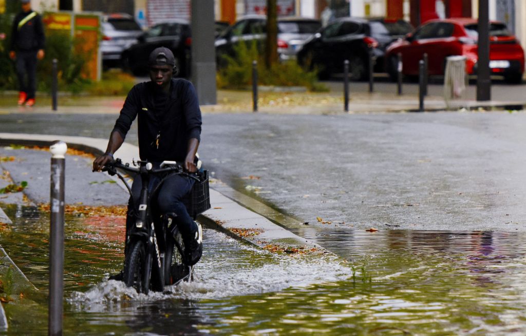 Une vague d&rsquo;orages traverse la France, entraînant inondations et coupures de courant