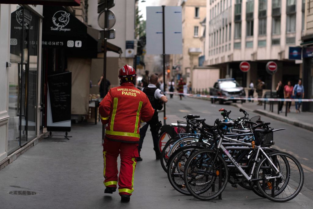 Explosion, incendie et effondrement d&rsquo;immeuble à Paris: une personne toujours disparue