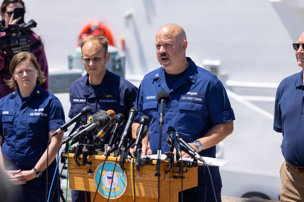 Course contre la montre pour retrouver le submersible parti explorer le Titanic