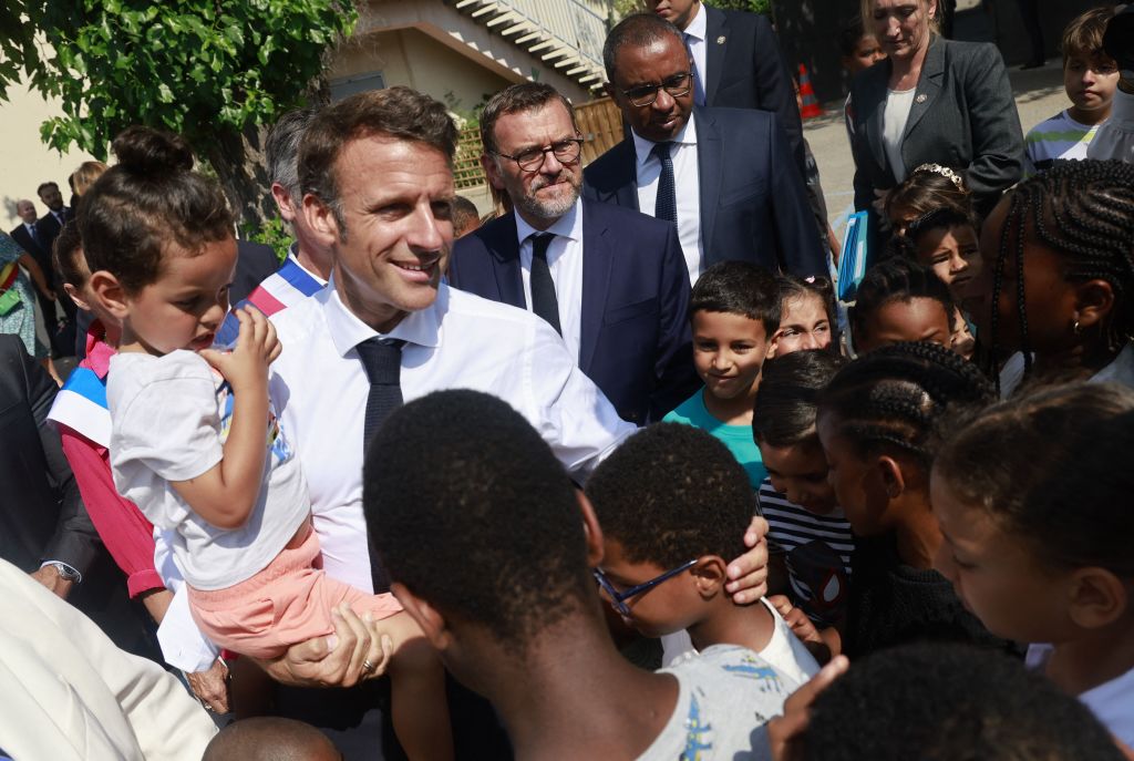 Plus d&rsquo;autonomie, moins de vacances ? Emmanuel Macron esquisse à Marseille «une nouvelle école»