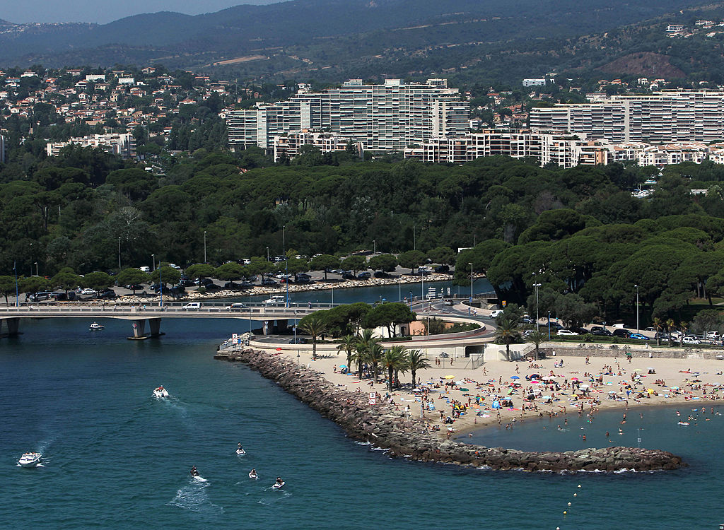 Plage flottante sur la Côte d&rsquo;Azur: les promoteurs renoncent et dénoncent une «écologie de façade»