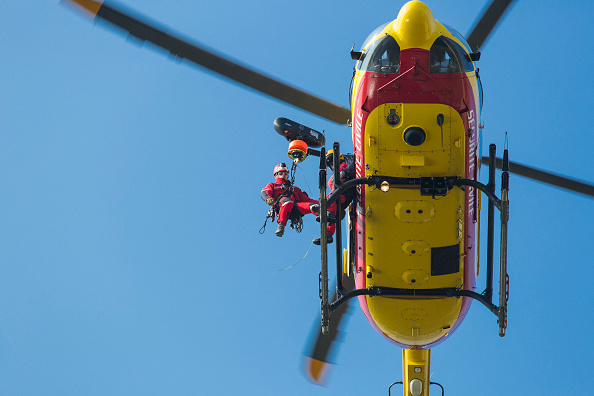 Alpes-Maritimes: une septuagénaire retrouvée vivante après plusieurs jours passés dans un ravin, coincée dans sa voiture