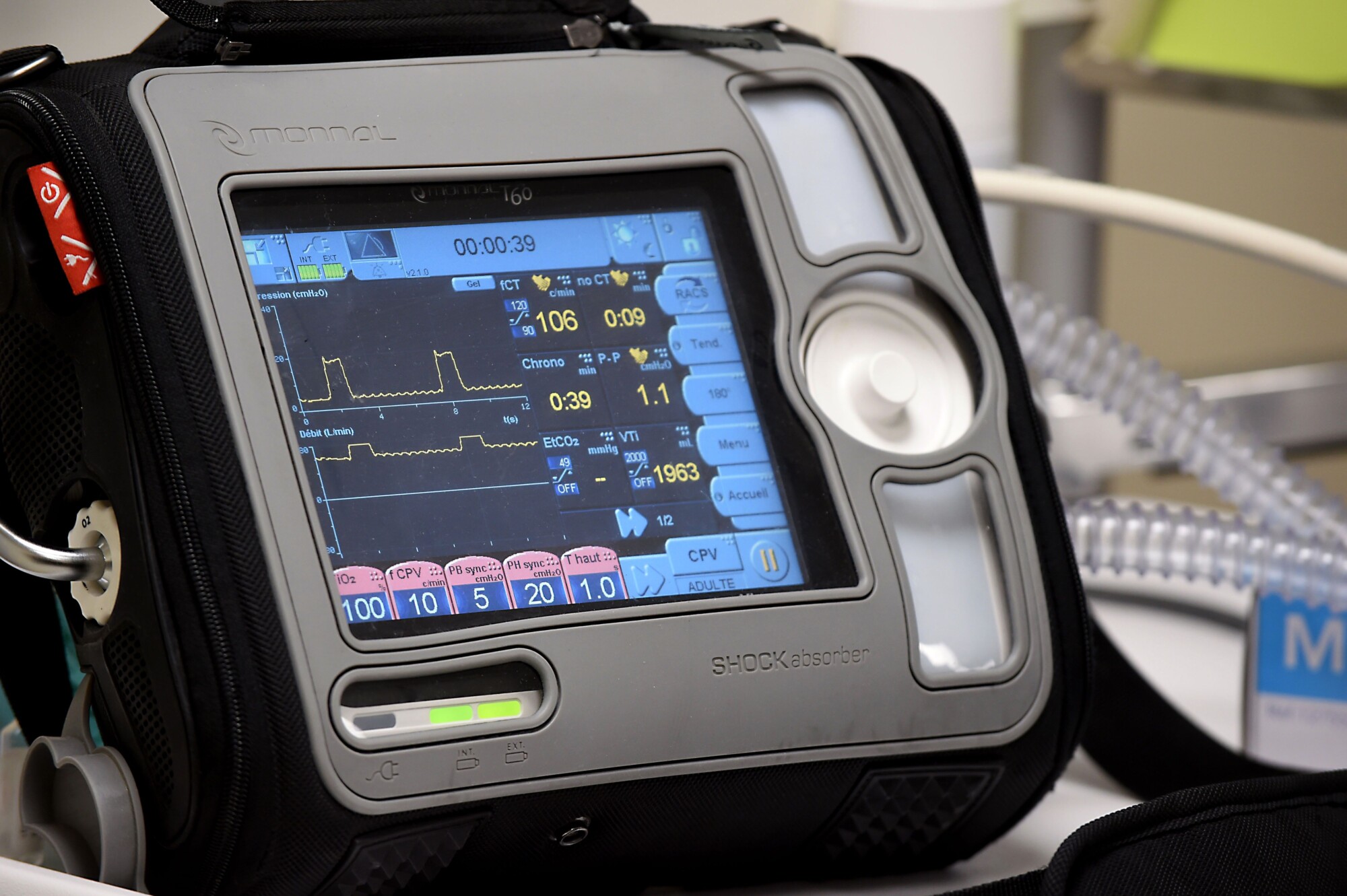 Attaque d&rsquo;Annecy: Emmanuel Macron sur place, deux enfants toujours «en urgence vitale»