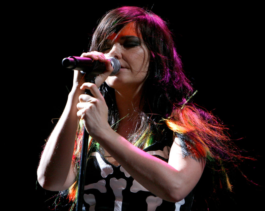 «Pourriez-vous passer le message à Elon Musk?», la chanteuse Björk veut des bus de tournées électriques