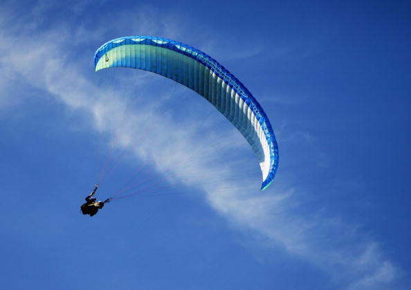La Réunion: une sexagénaire perd la vie dans un accident de parapente, à Saint-Leu