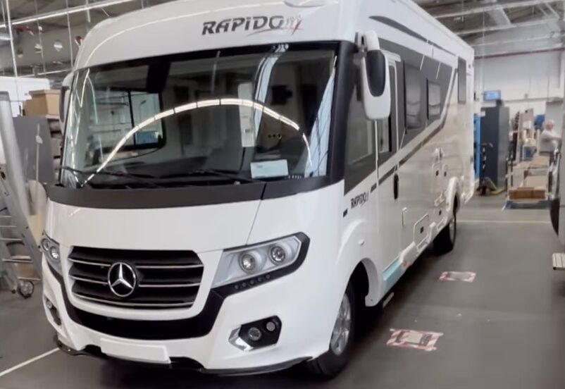 En camping-car, deux soignants nomades apportent une «bouffée d&rsquo;air» dans les déserts médicaux