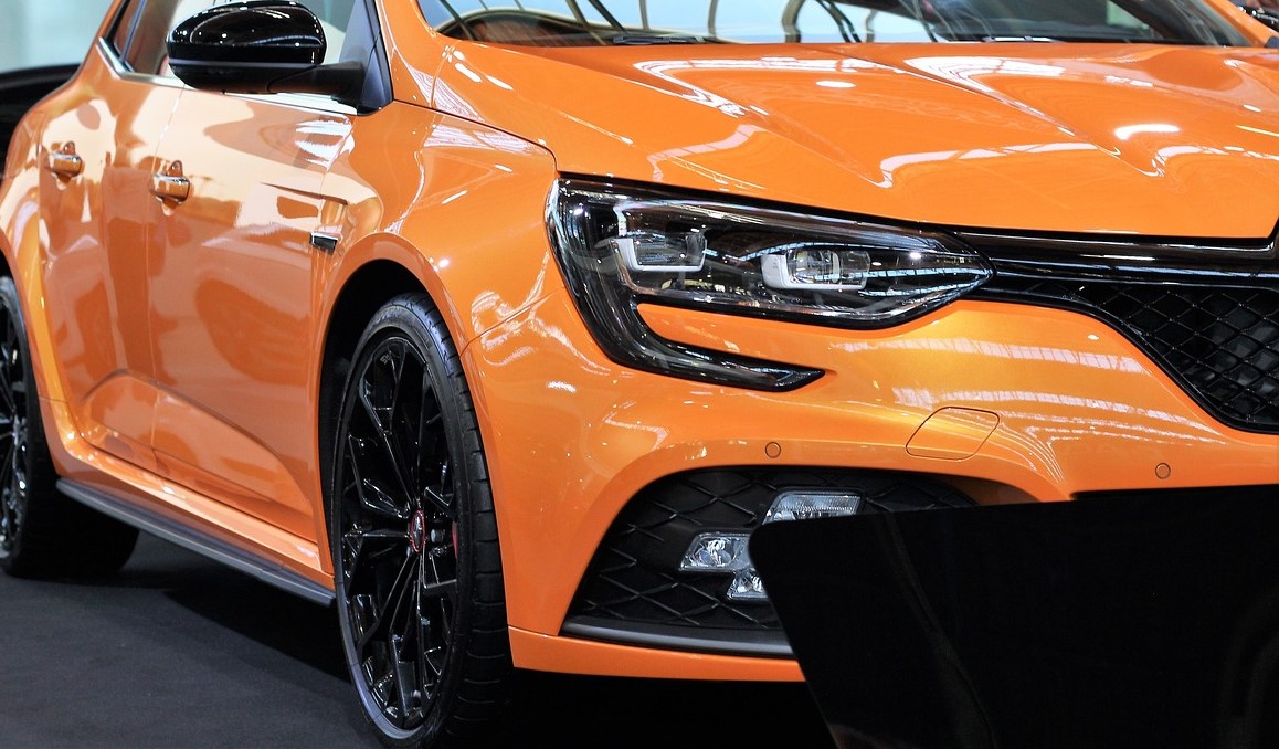 Il s&rsquo;amuse en roulant dangereusement, la justice ordonne la destruction de son véhicule