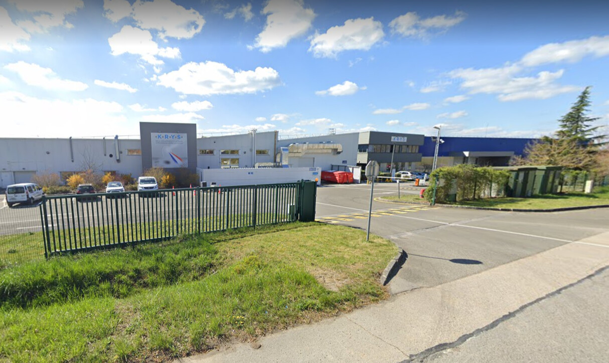L’opticien Krys, qui a délocalisé sa production de l’Asie vers la France, recrute dans son usine à Bazainville (Yvelines)