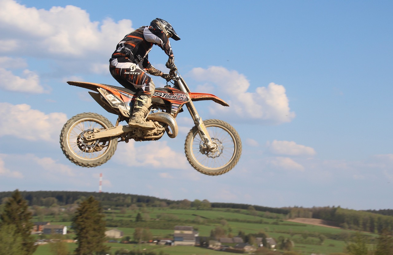 Val-d&rsquo;Oise: deux jeunes à motocross en urgence absolue après s&rsquo;être percutés de plein fouet
