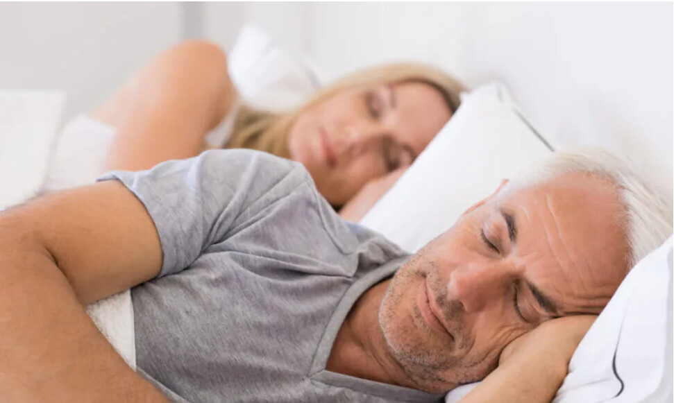 Le sommeil profond peut réduire la perte de mémoire liée à la maladie d&rsquo;Alzheimer chez les personnes âgées, selon une étude