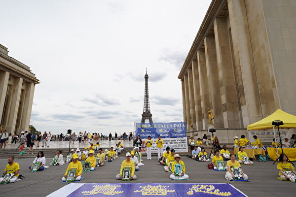 Falun Gong, 24 ans de persécution: rassemblement à la Tour Eiffel et soutien du public