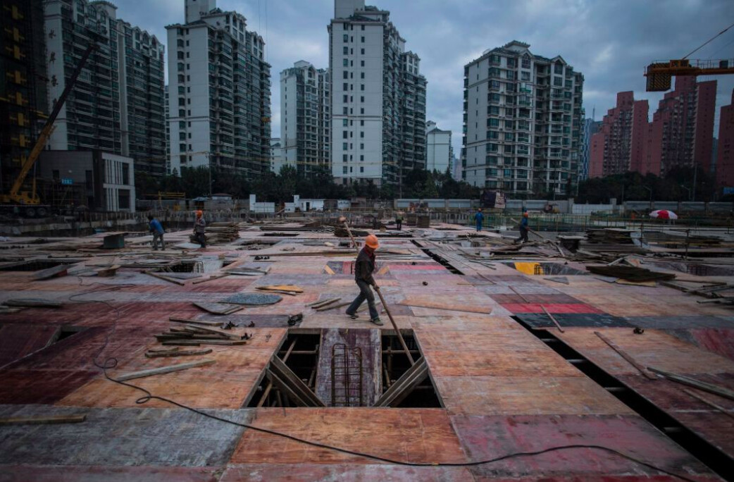 Le Premier ministre chinois organise une réunion avec des experts pour sauver l&rsquo;économie ; les analystes estiment que la cause première est systémique et liée au communisme