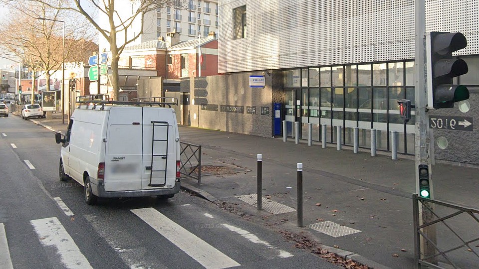 Ils poursuivent et menacent une policière hors service avec ses enfants en voiture
