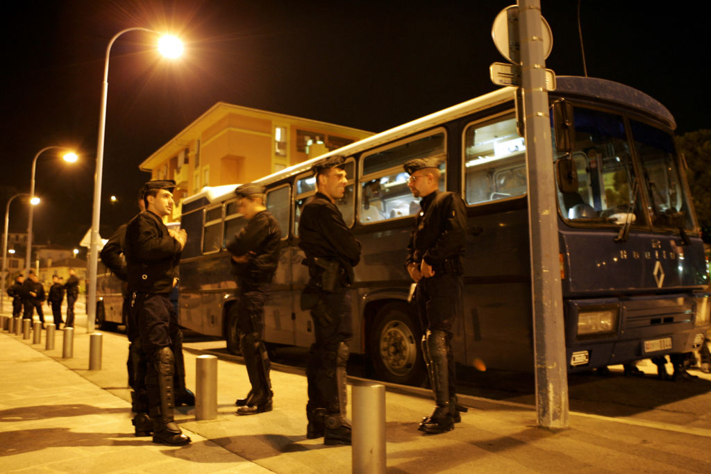 Émeutes: poursuite de la décrue des violences