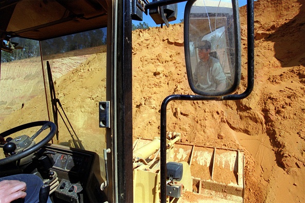 Après une chute de 40 mètres, un jeune de 17 ans à bord d&rsquo;un engin de chantier décède, en Vendée