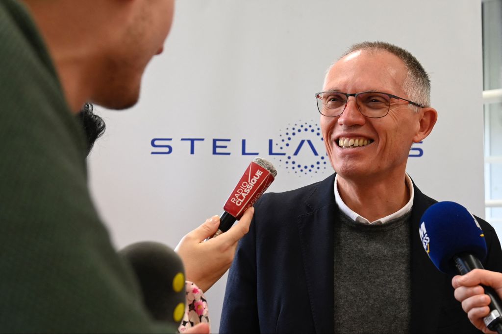 La rémunération de Carlos Tavares, patron du constructeur auto Stellantis, atteint 36,5 millions d&rsquo;euros pour 2023