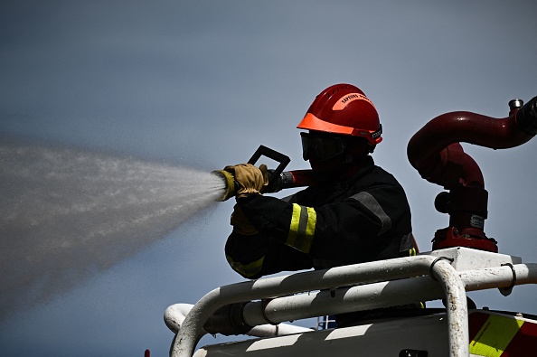 Bas-Rhin: une voiture électrique prend feu dans un garage, provoquant l&rsquo;incendie de la maison