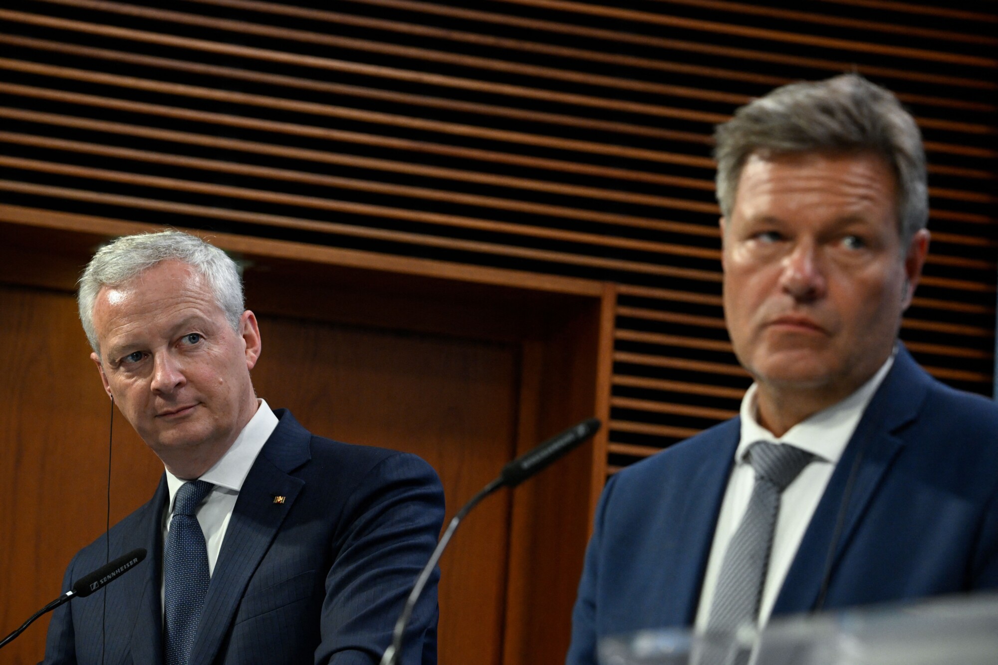 Zone euro: l’activité économique du privé en France a connu sa plus forte contraction depuis 32 mois, tandis que l’Allemagne risque de plonger dans la récession