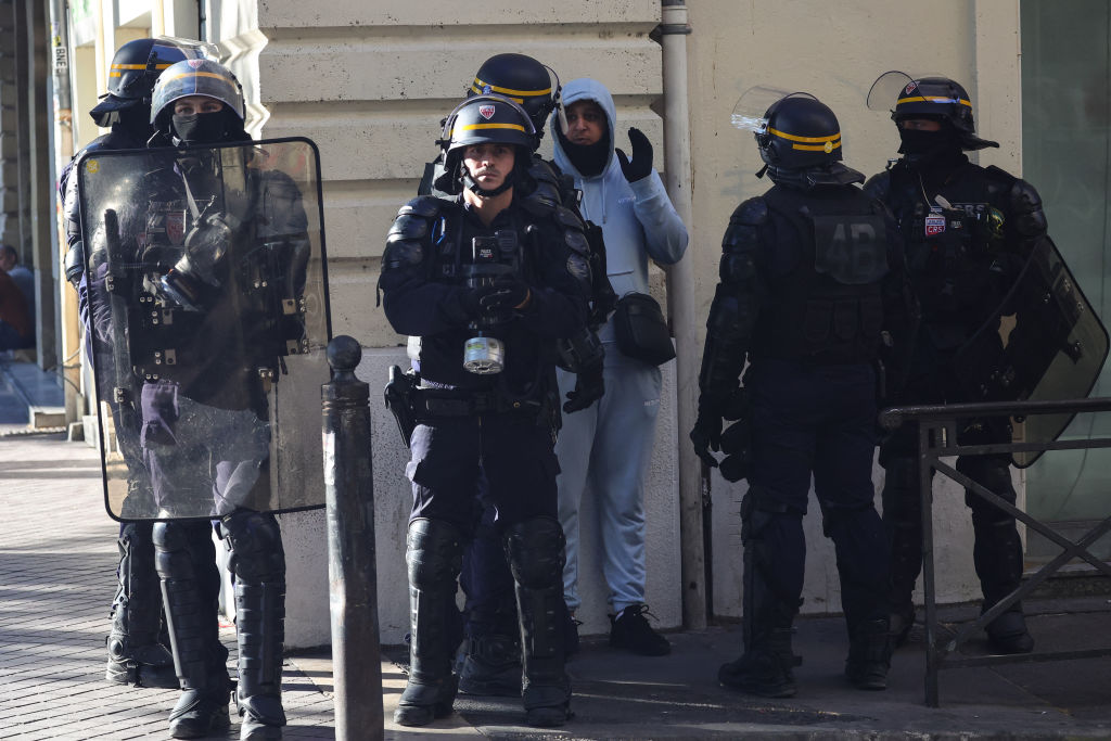Le patron de la police souhaite la libération du policier écroué à Marseille