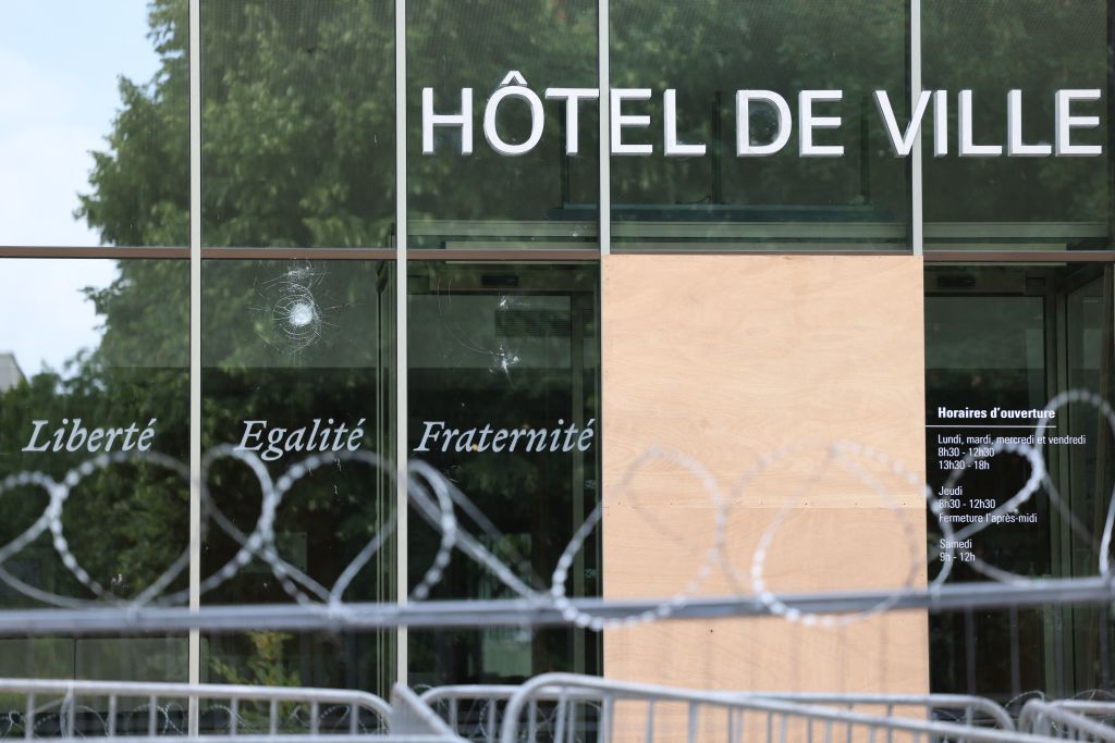 Reconstruction après les émeutes: vote à l&rsquo;unanimité au Sénat