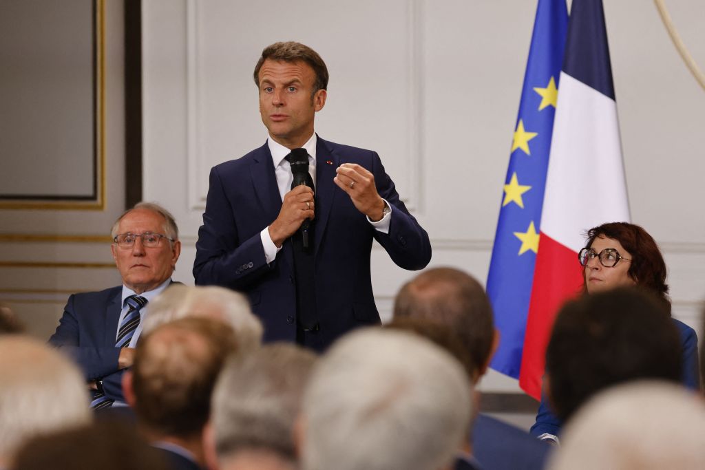 Émeutes: Emmanuel Macron devant 250 maires pour comprendre et esquisser la réponse