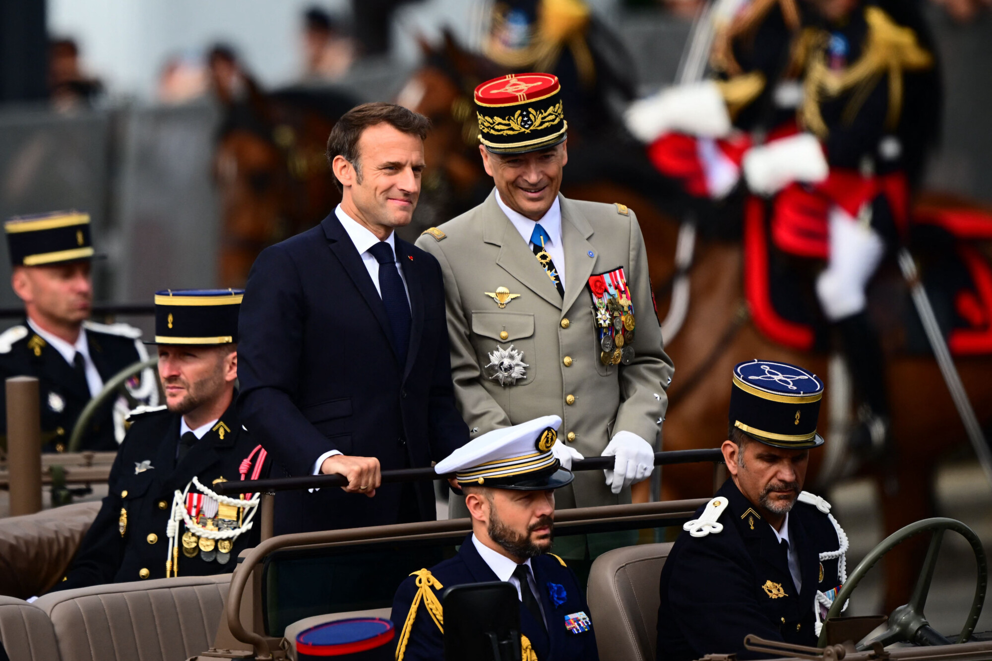 À la fin des « cent jours » d’Emmanuel Macron, gros dégâts et petit Waterloo