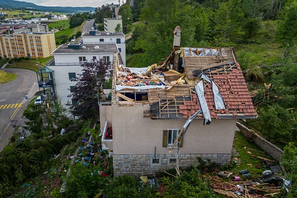 Une tempête ravage la Chaux-de-Fonds et le Haut-Doubs, faisant un mort et d&rsquo;importants dégâts matériels