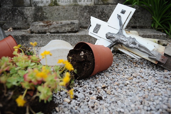 Cher: une vingtaine de tombes vandalisées, dans le vieux cimetière d&rsquo;Orcenais