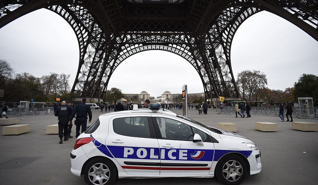 Soupçons de viol en réunion d&rsquo;une touriste au Champ-de-Mars: les deux gardes à vue levées