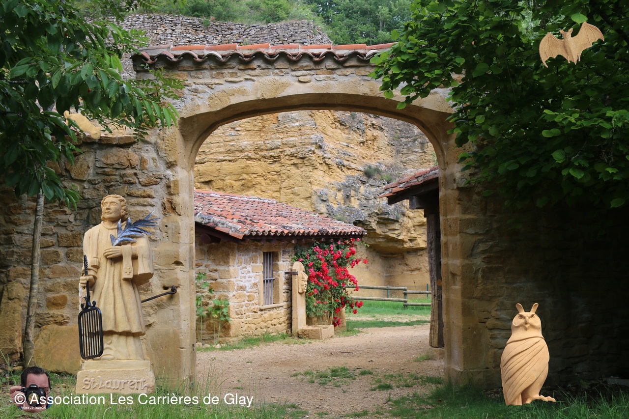 Lyon: à la découverte des carrières de pierres dorées de Glay