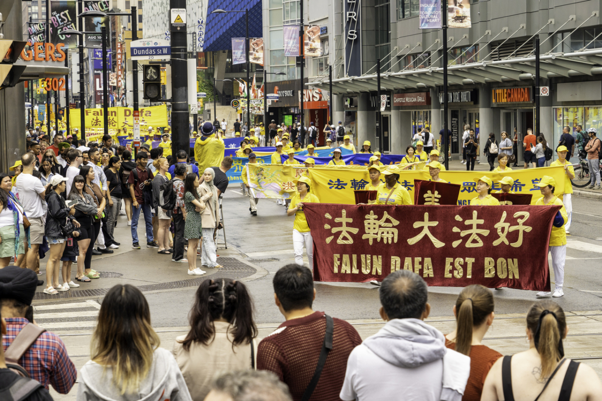 Des centaines de personnes rassemblées à Toronto pour demander la fin de la persécution du Falun Gong qui dure depuis des décennies