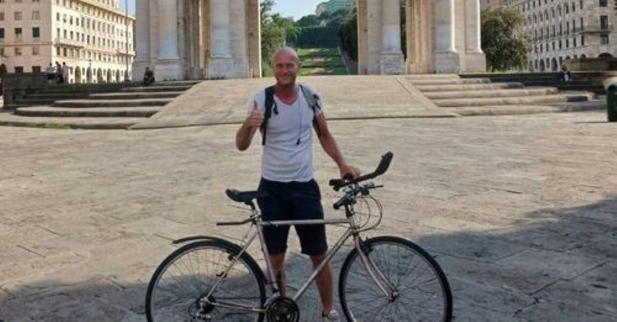 Aisne: le maire de Bonnesvalyn pédale 750 km en direction du Vatican pour financer la restauration de son église