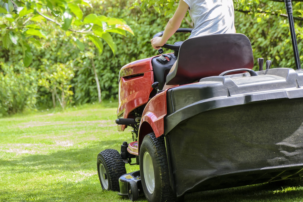 Vendée: un homme de 70 ans meurt coincé sous un tracteur-tondeuse